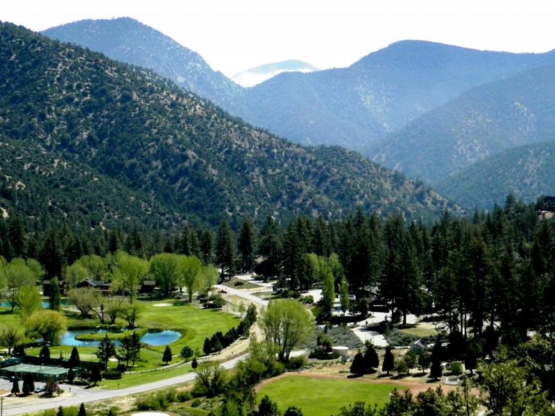 Pine Mountain Club and its mountain setting